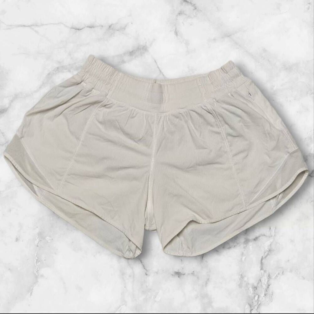 Lululemon Size 6 Tall White Hotty Hot Shorts